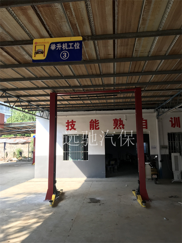 广西科技商贸高级技工学校实训车间